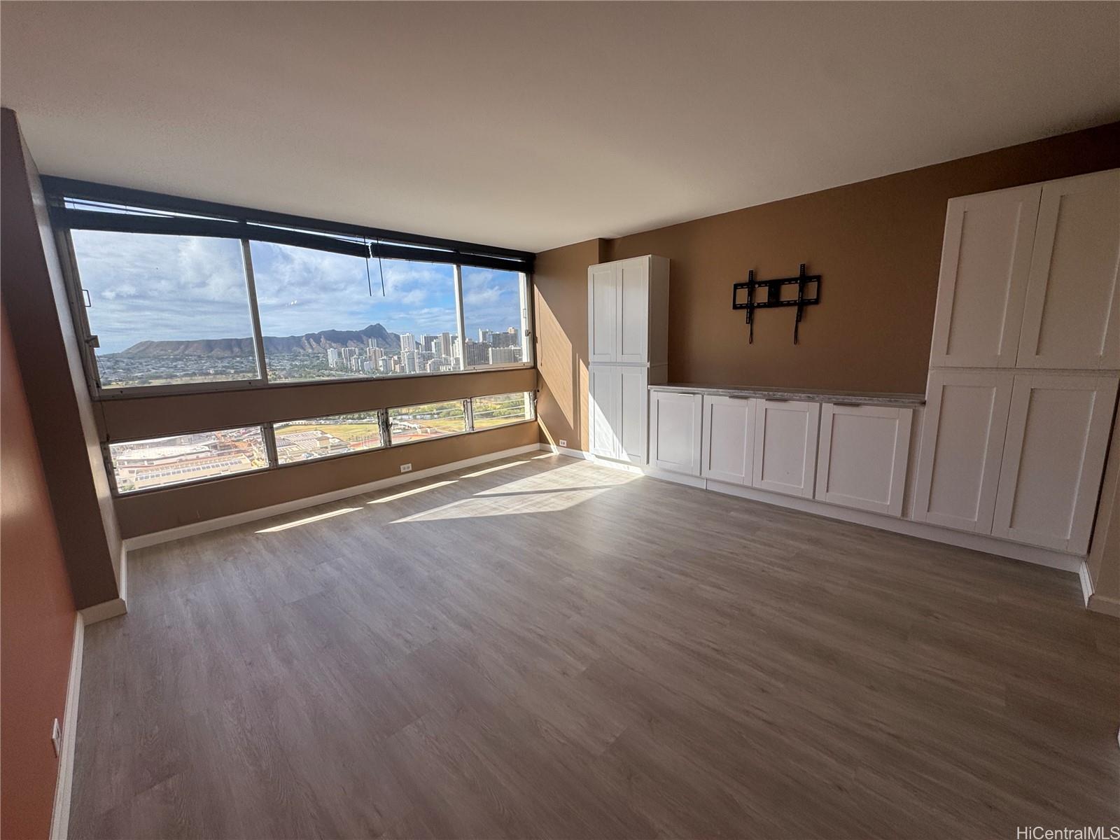 555 University Ave Honolulu - Rental - photo 8 of 22