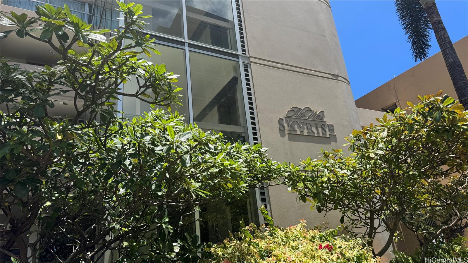 Ala Wai Plaza Skyrise condo # 2807, Honolulu, Hawaii - photo 2 of 2