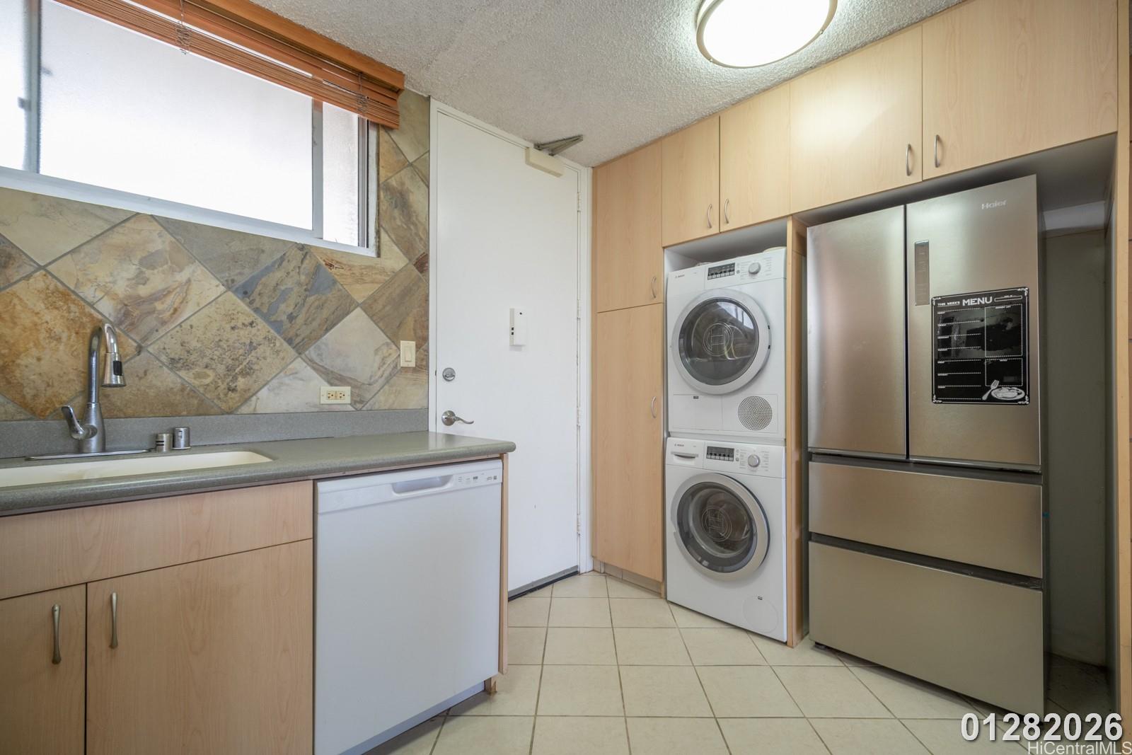 555 University Ave Honolulu - Rental - photo 11 of 18