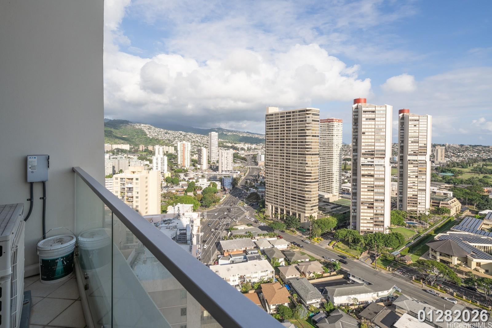 555 University Ave Honolulu - Rental - photo 16 of 18