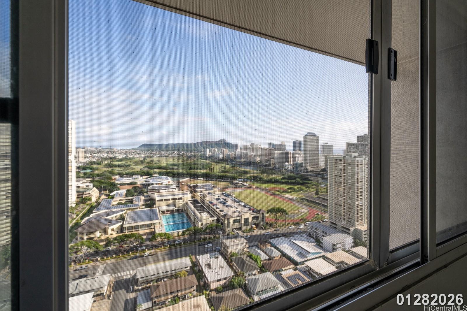 555 University Ave Honolulu - Rental - photo 6 of 18