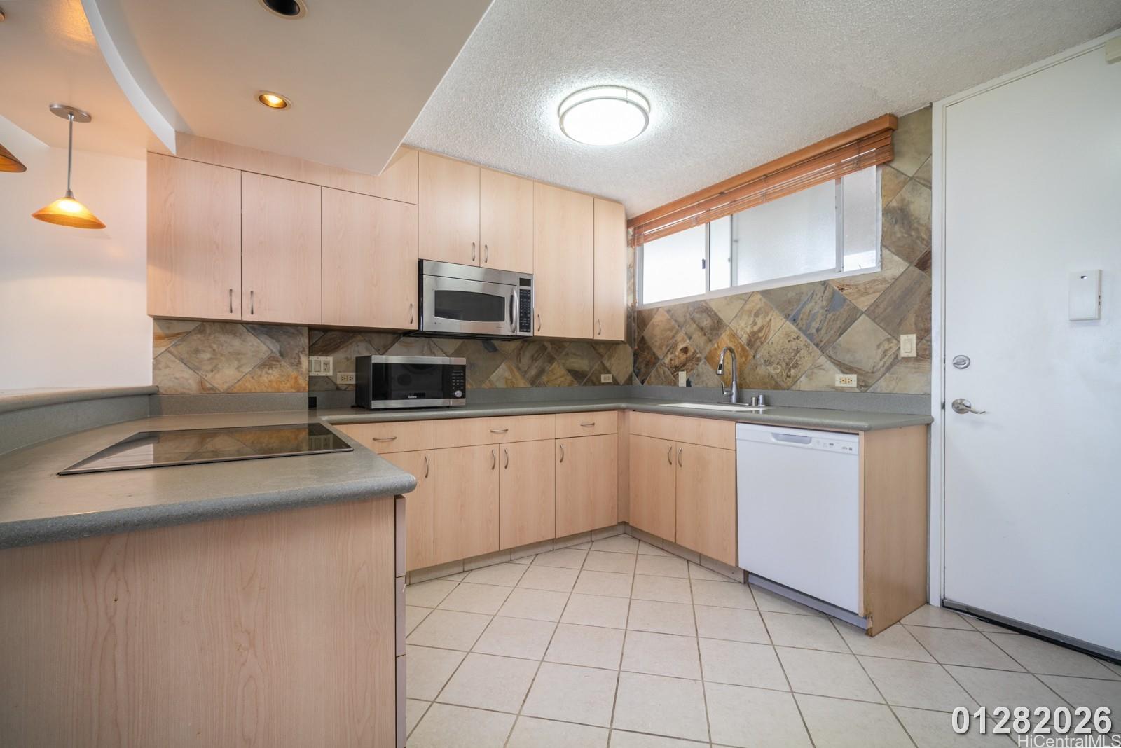 555 University Ave Honolulu - Rental - photo 10 of 18