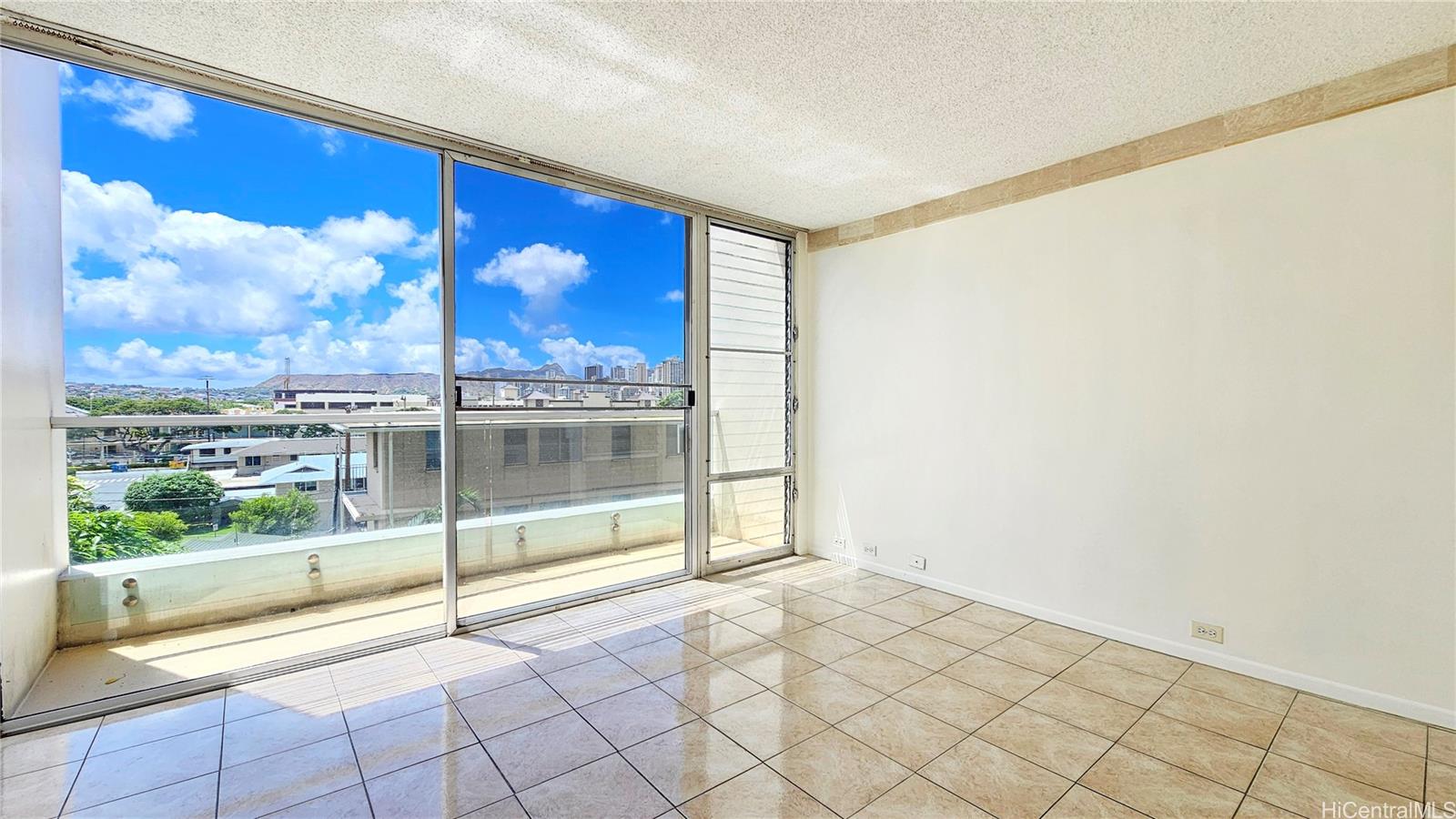 Ala Wai Plaza Skyrise condo # 403, Honolulu, Hawaii - photo 10 of 22