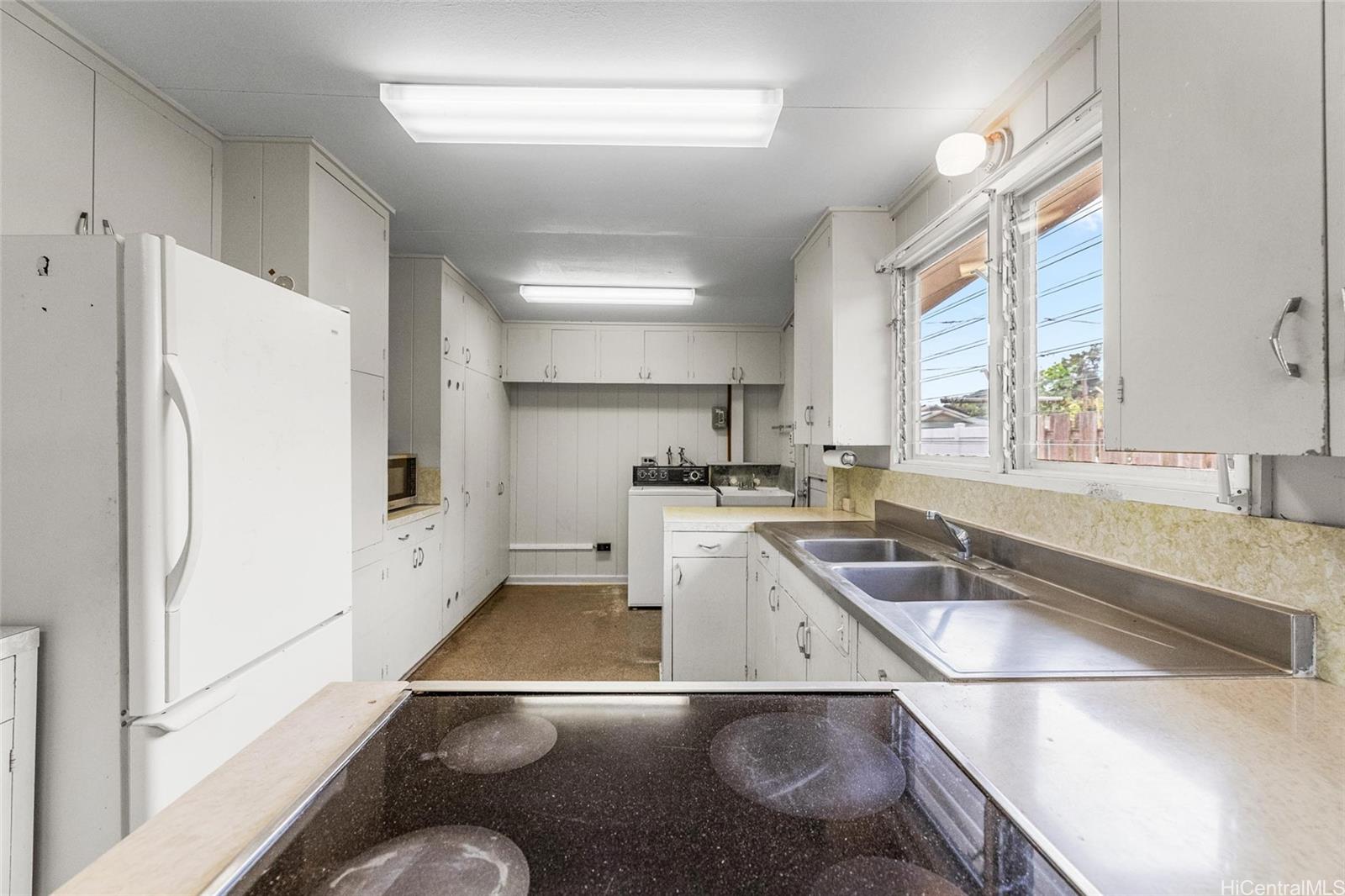 5558  Pia Street Niu Valley, Diamond Head home - photo 10 of 25