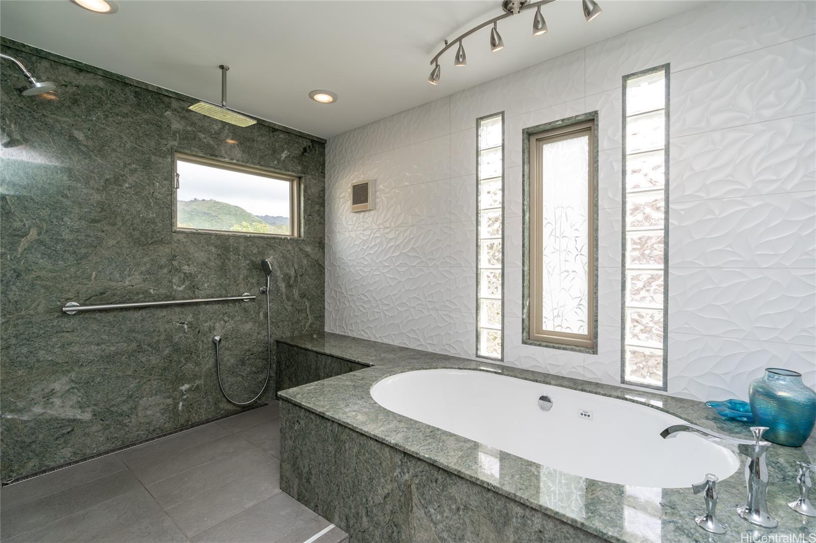 5577 Kalanianaole Hwy Honolulu - Rental - photo 14 of 24