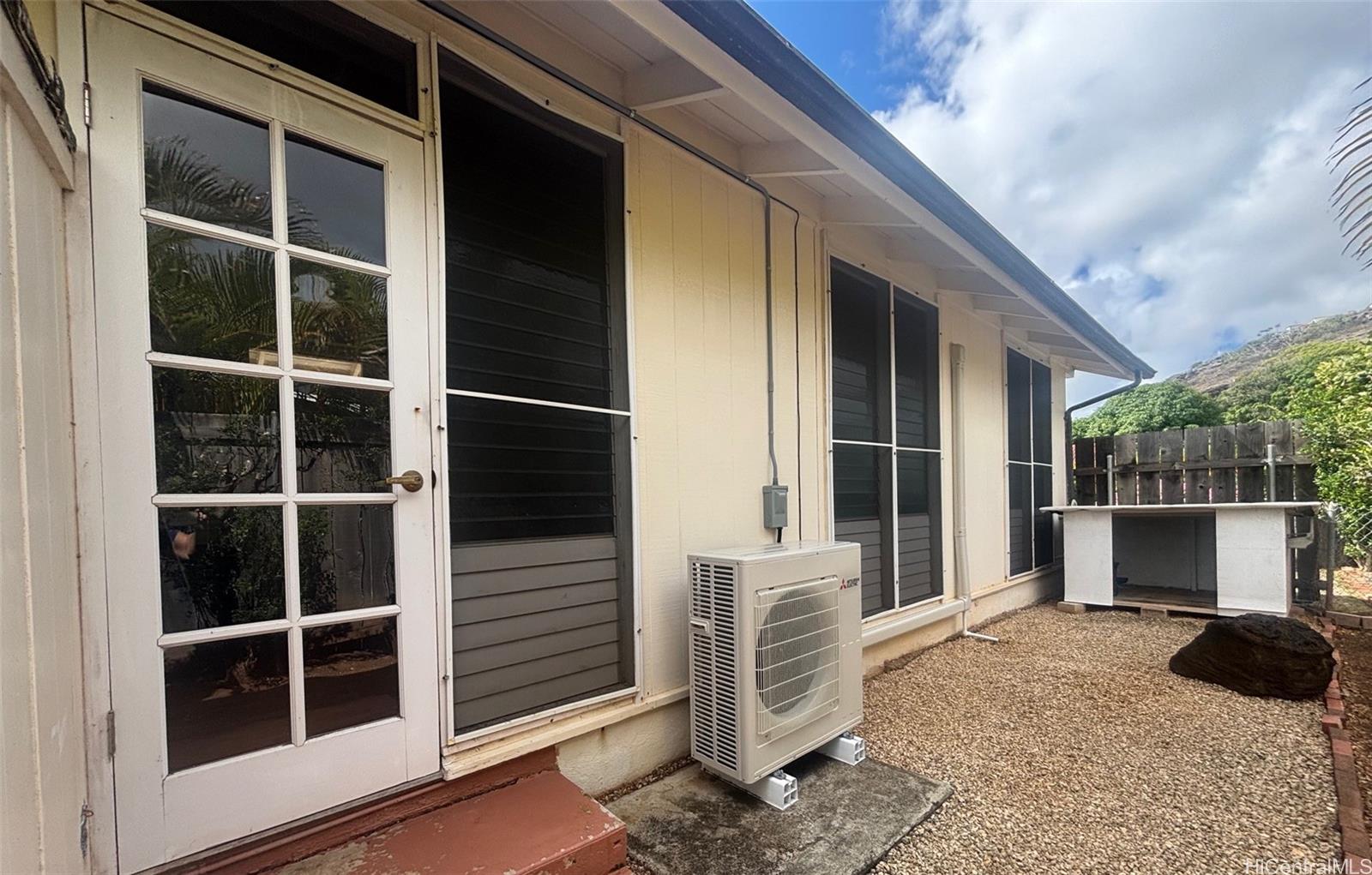 5578 Pia St Honolulu - Rental - photo 11 of 25