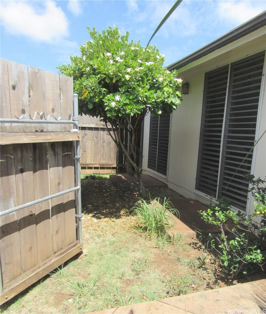 5578 Pia St Honolulu - Rental - photo 17 of 25