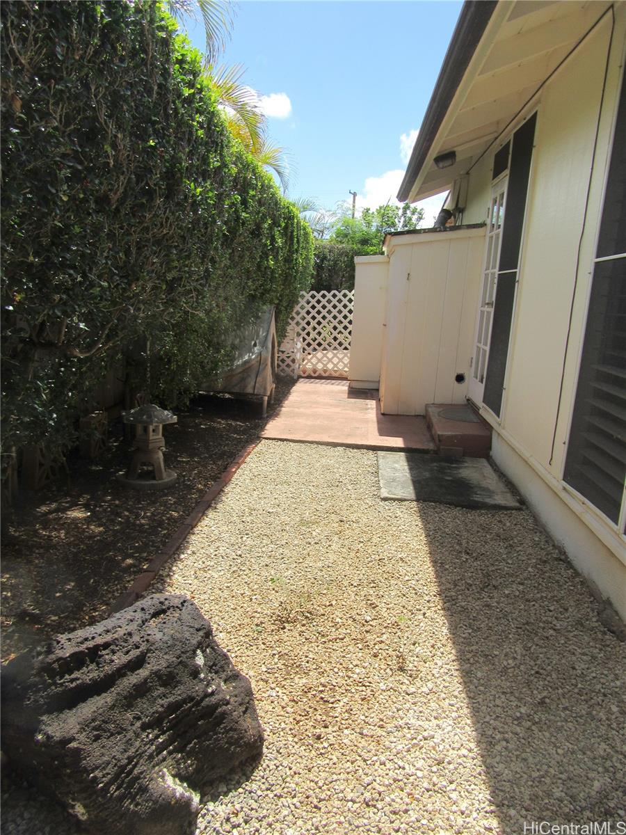 5578 Pia St Honolulu - Rental - photo 19 of 25