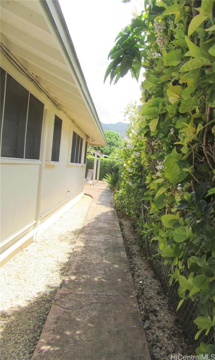 5578 Pia St Honolulu - Rental - photo 21 of 25