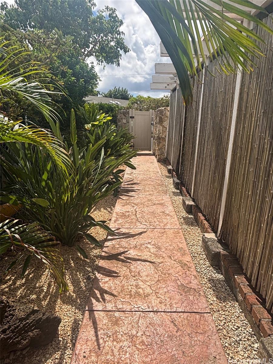 5578 Pia St Honolulu - Rental - photo 22 of 25