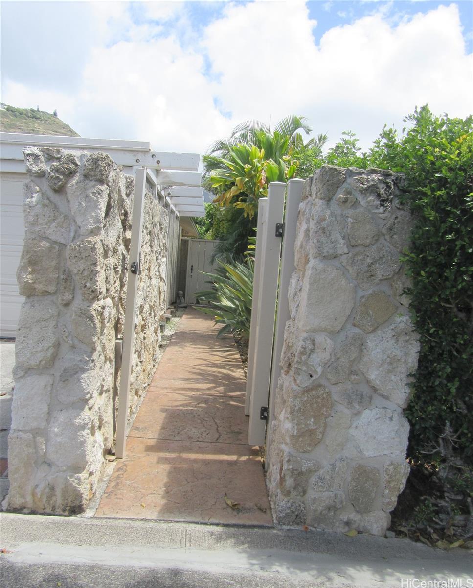 5578 Pia St Honolulu - Rental - photo 23 of 25