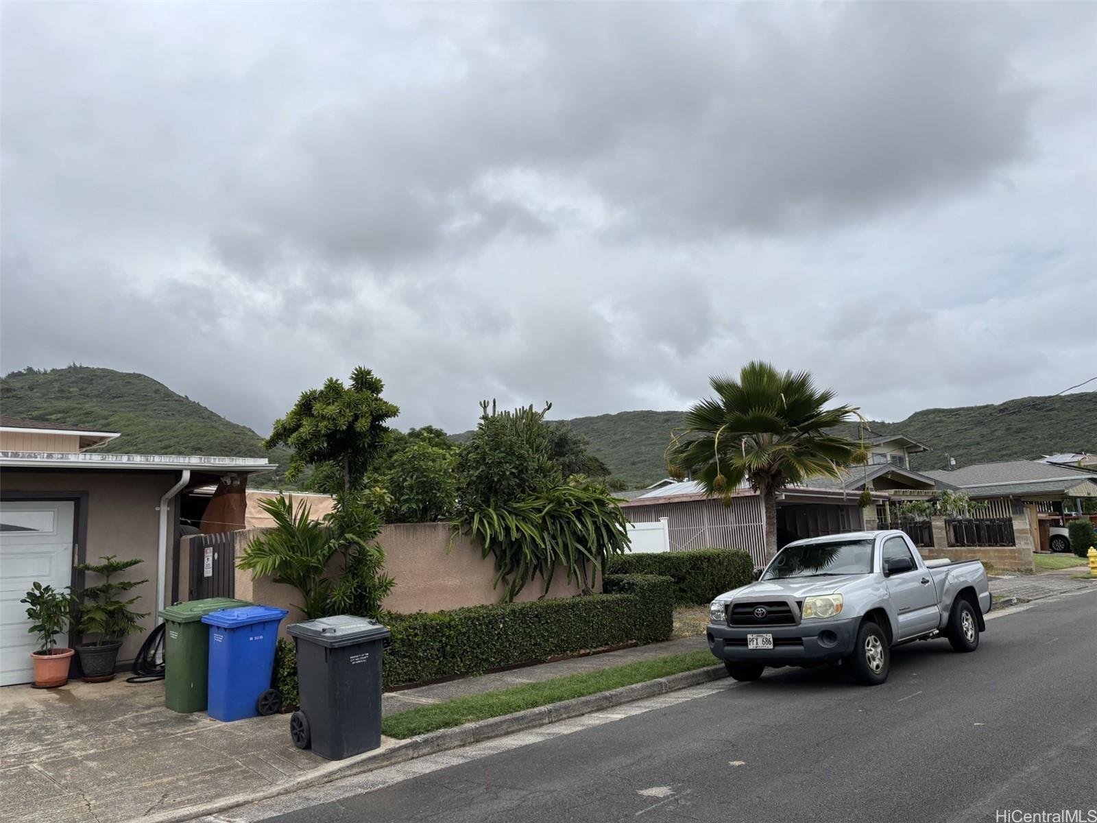 5622 Kanau Street Honolulu - Rental - photo 2 of 12