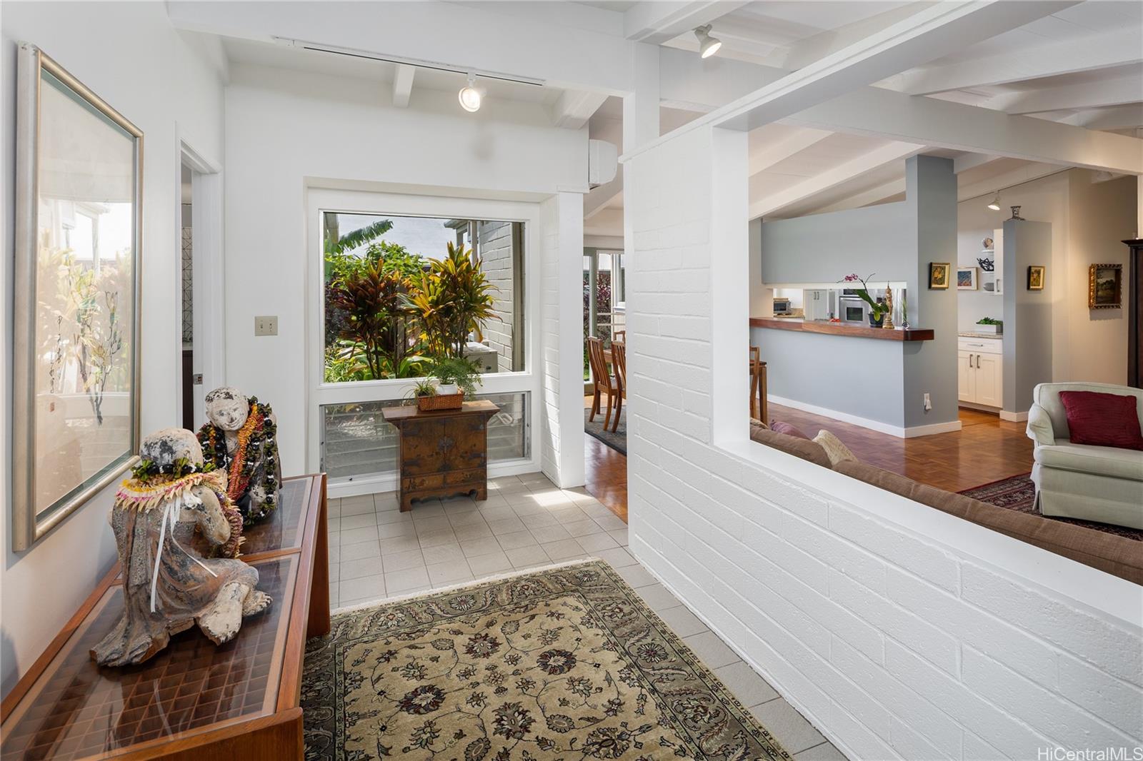 5645  Kawaikui Street Niu Valley, Diamond Head home - photo 2 of 19