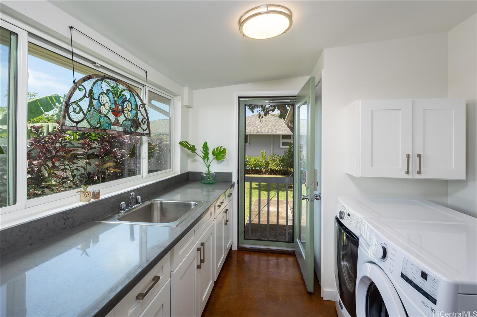 5645  Kawaikui Street Niu Valley, Diamond Head home - photo 16 of 19