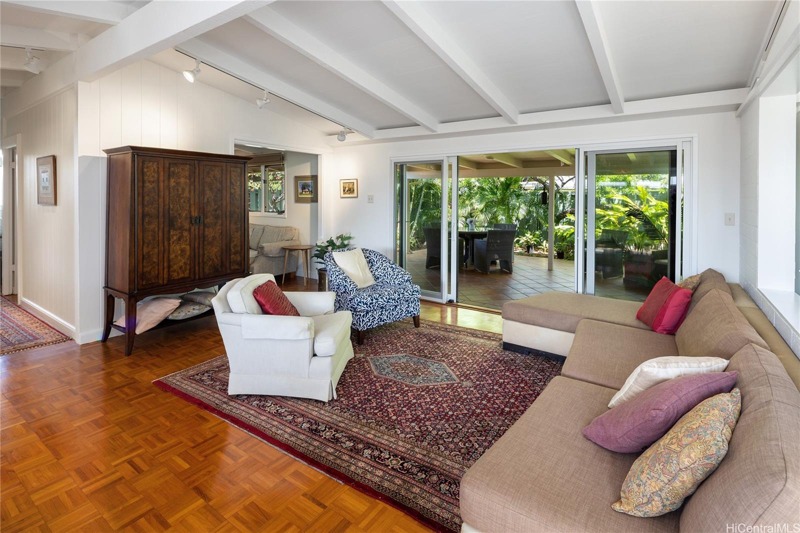 5645  Kawaikui Street Niu Valley, Diamond Head home - photo 4 of 19