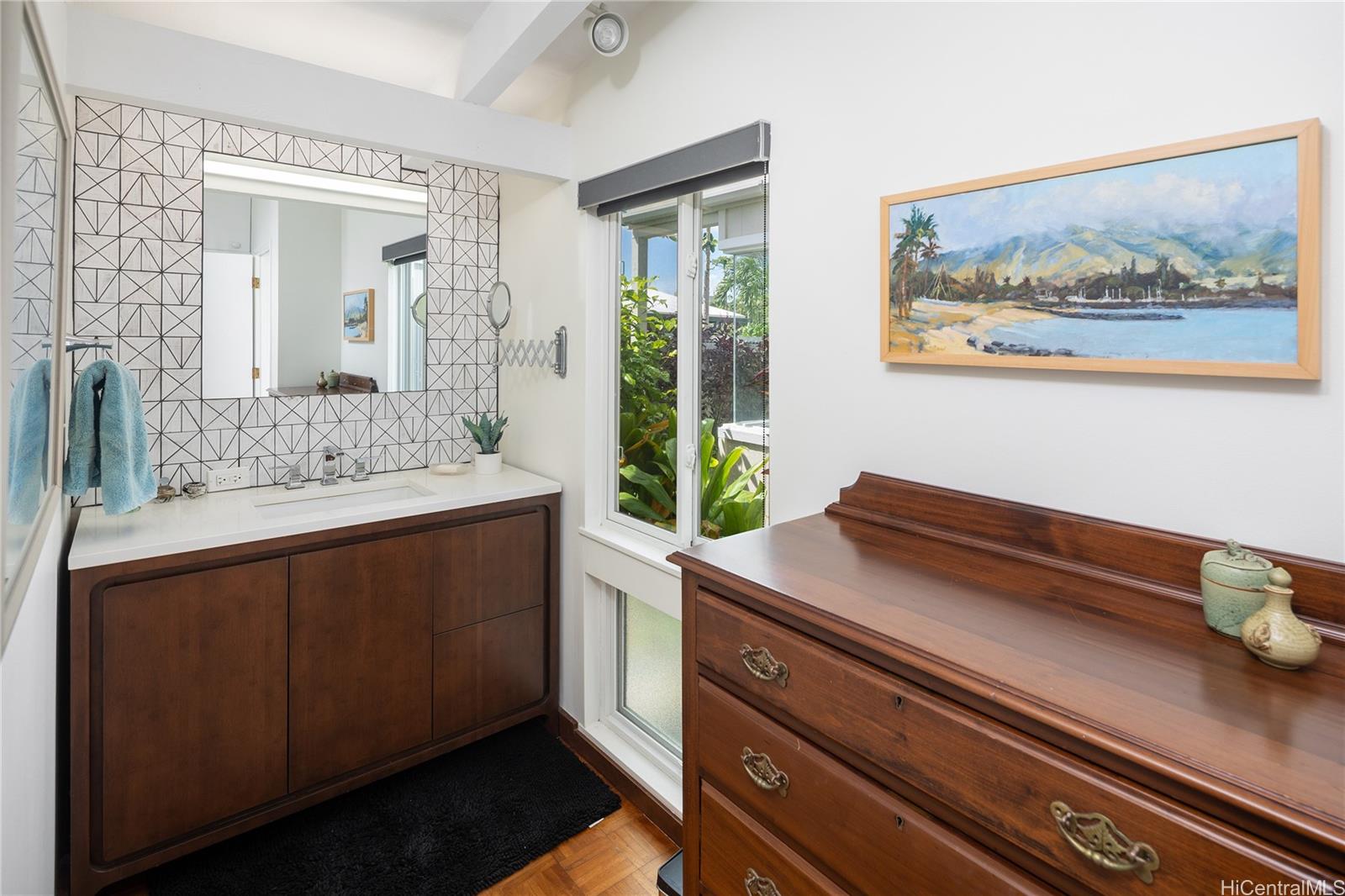 5645  Kawaikui Street Niu Valley, Diamond Head home - photo 9 of 19