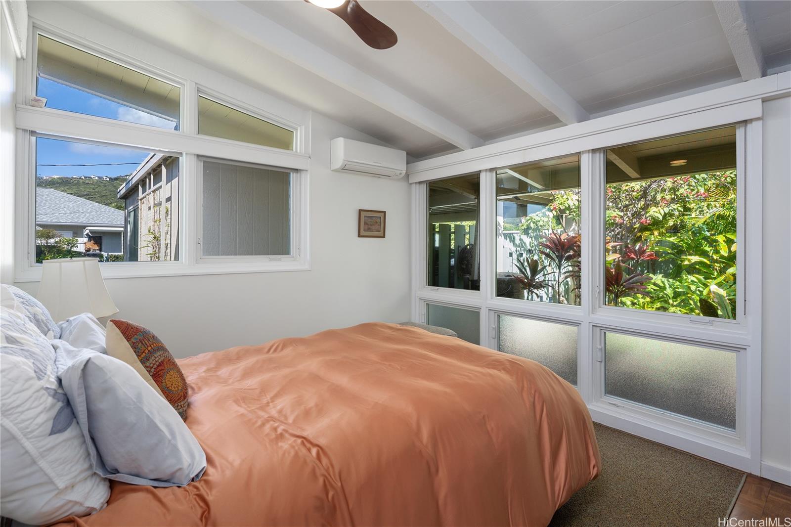 5645  Kawaikui Street Niu Valley, Diamond Head home - photo 10 of 19