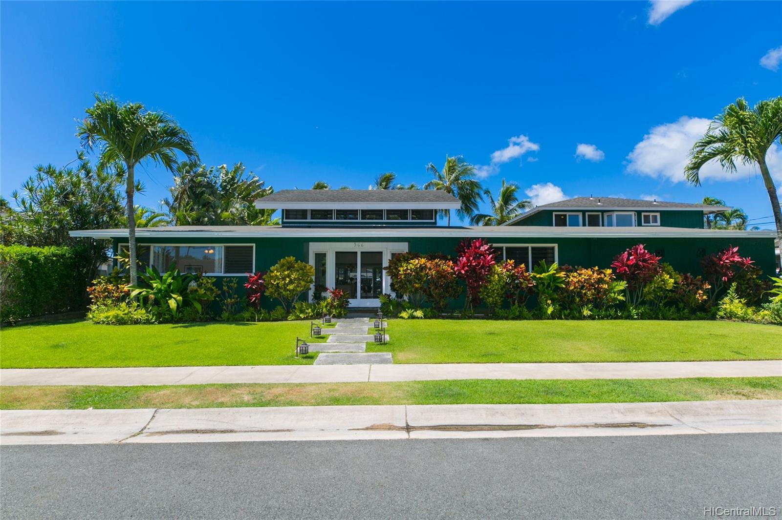 566 Auwina Street , Kailua, Hi 96734 Enchanted Lake