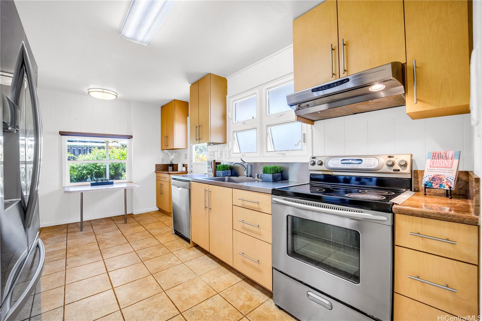 5701 Haleola Street Honolulu - Rental - photo 6 of 24