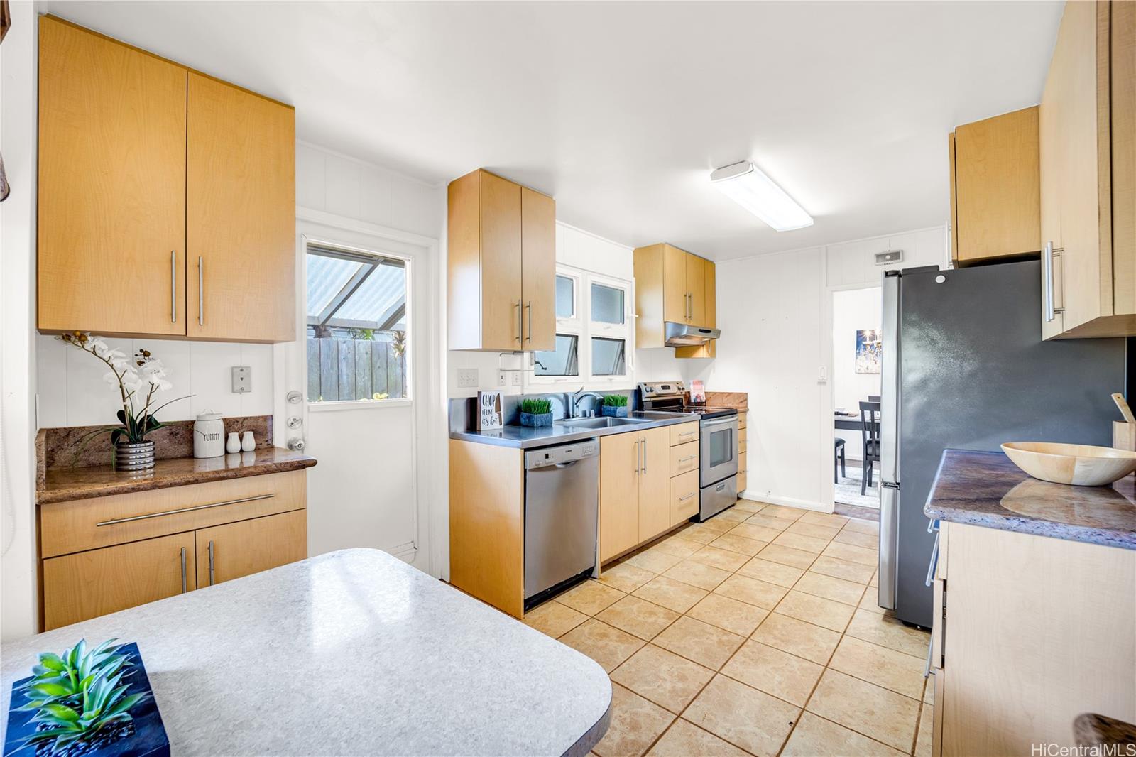 5701 Haleola Street Honolulu - Rental - photo 7 of 24