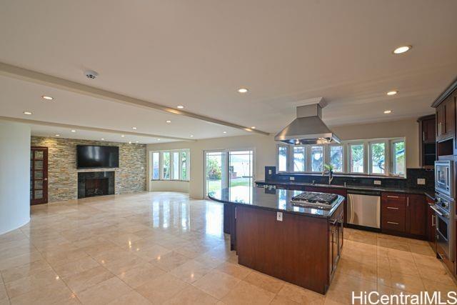 5789  Kalanianaole Hwy Niu Beach, Diamond Head home - photo 2 of 25