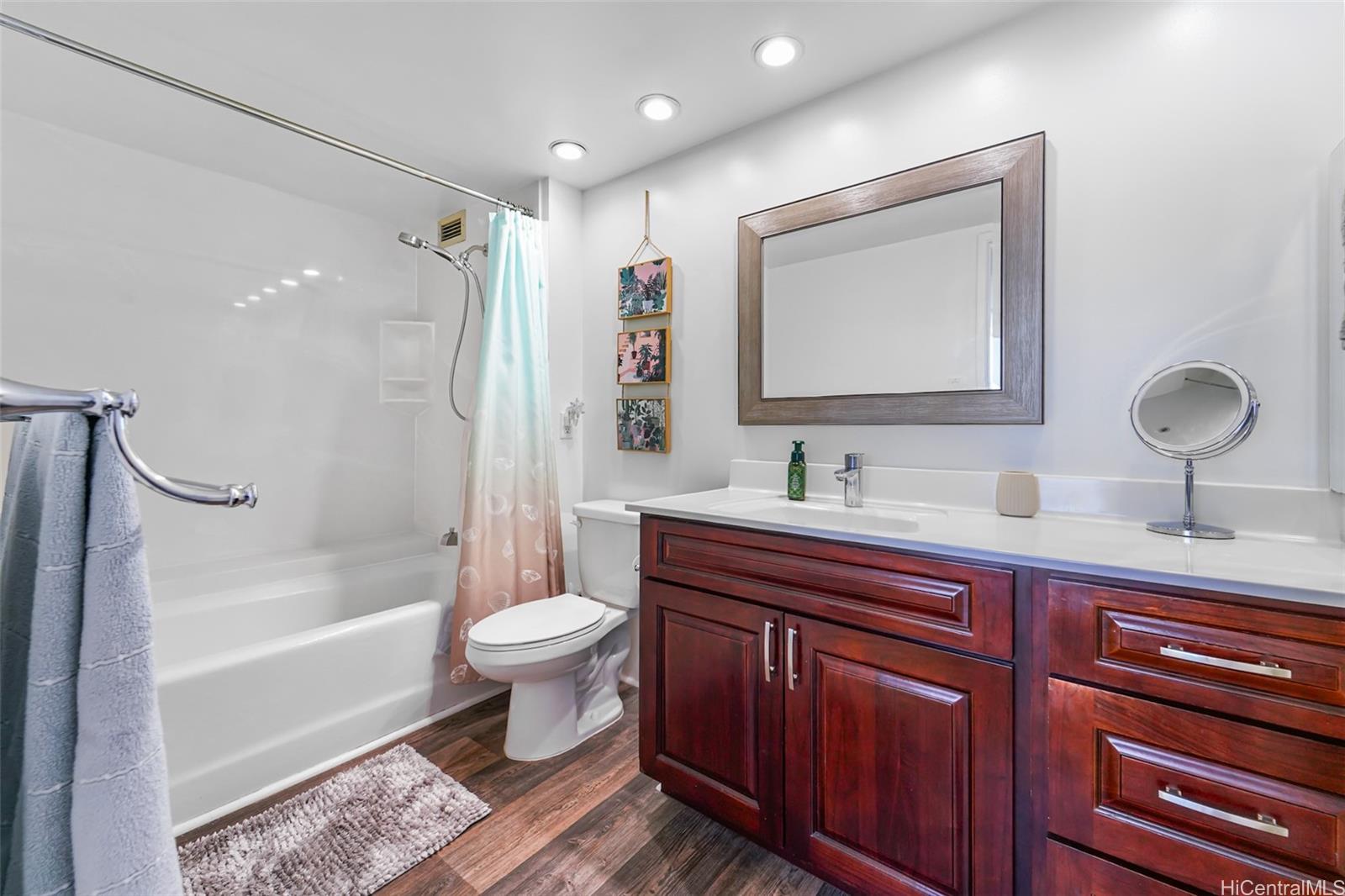 Royal Iolani condo # 2006, Honolulu, Hawaii - photo 12 of 20