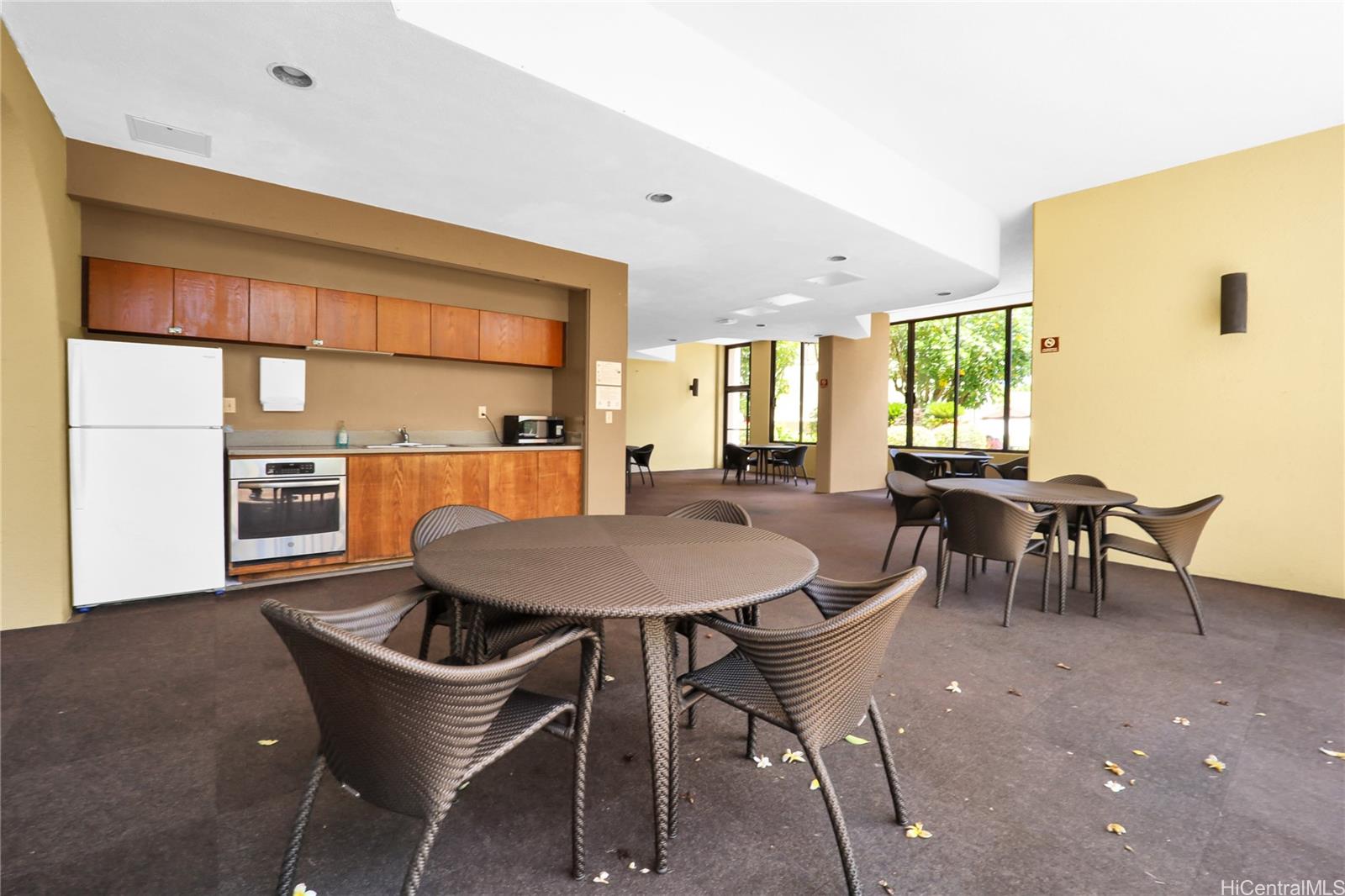 Royal Iolani condo # 2006, Honolulu, Hawaii - photo 17 of 20