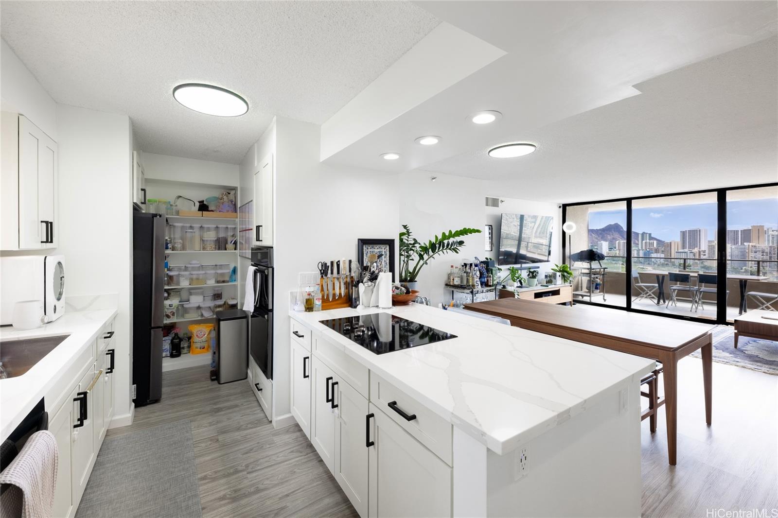 Royal Iolani #2302, 581 Kamoku Street, Honolulu | Kapiolani