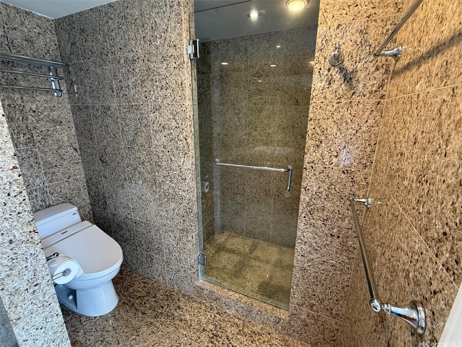 Royal Iolani condo # 2506, Honolulu, Hawaii - photo 12 of 25