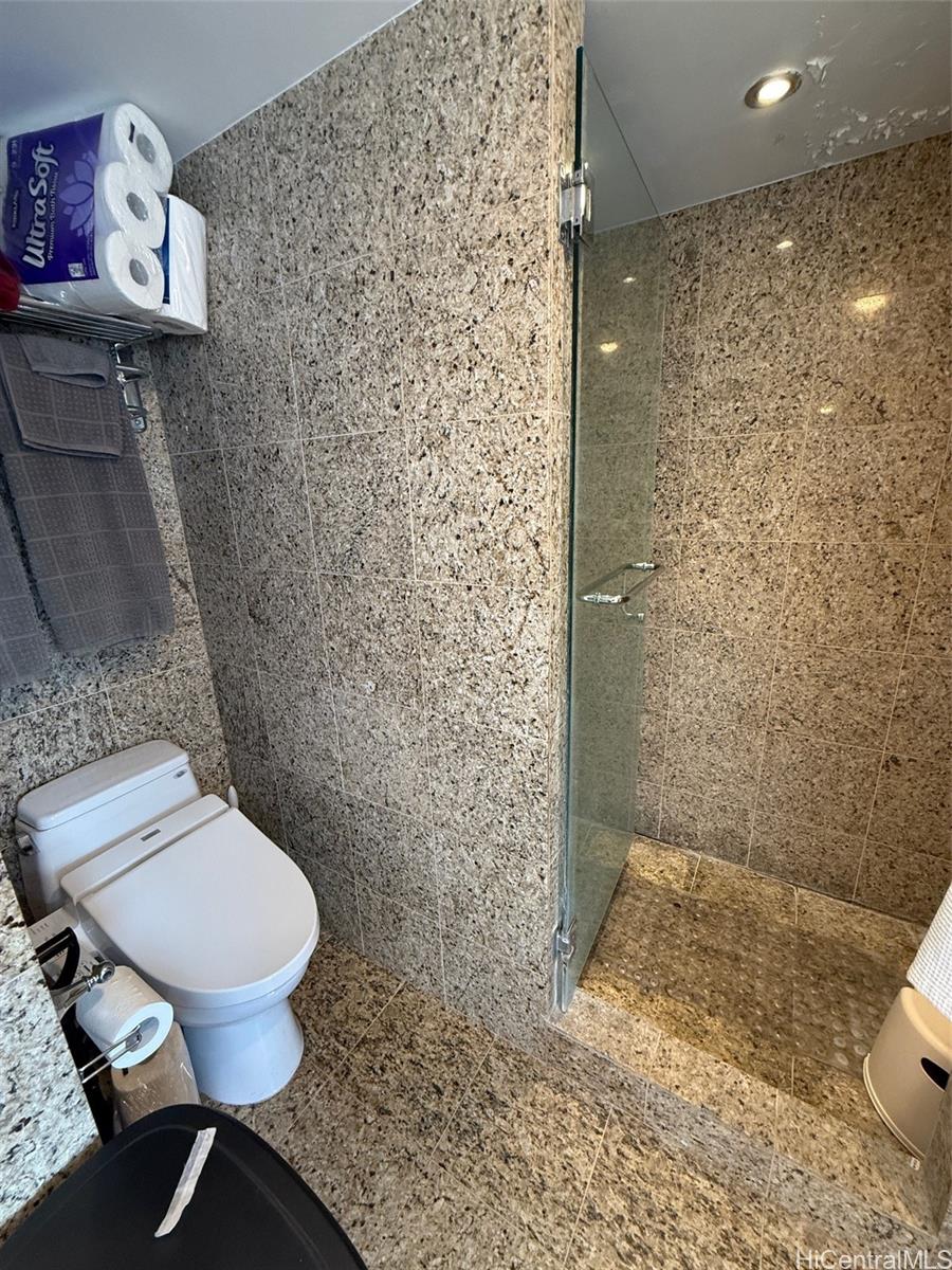 Royal Iolani condo # 2506, Honolulu, Hawaii - photo 5 of 22