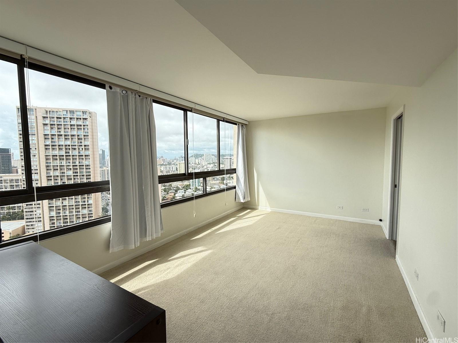 Royal Iolani condo # 2506, Honolulu, Hawaii - photo 6 of 25