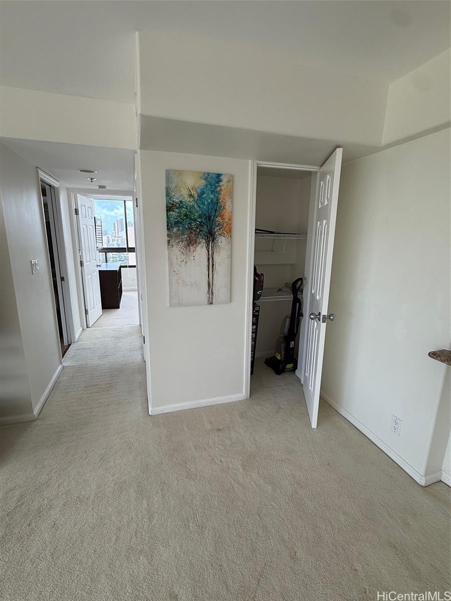 Royal Iolani condo # 2506, Honolulu, Hawaii - photo 8 of 25