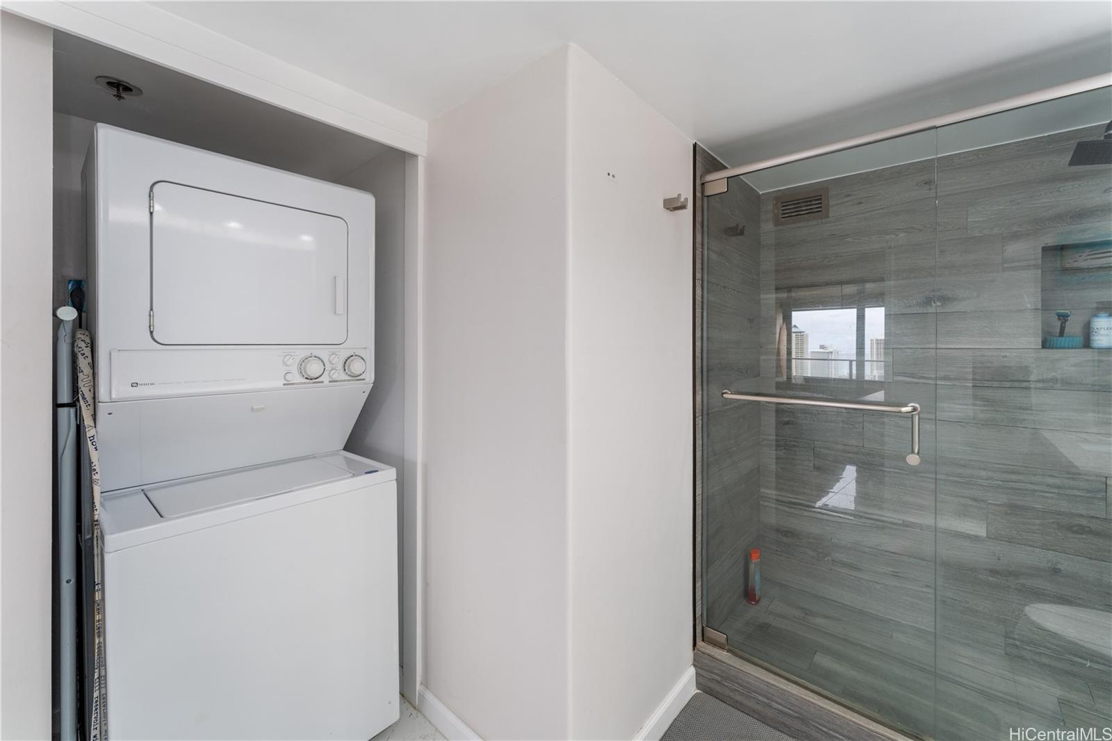 Royal Iolani condo # 3704, Honolulu, Hawaii - photo 16 of 25