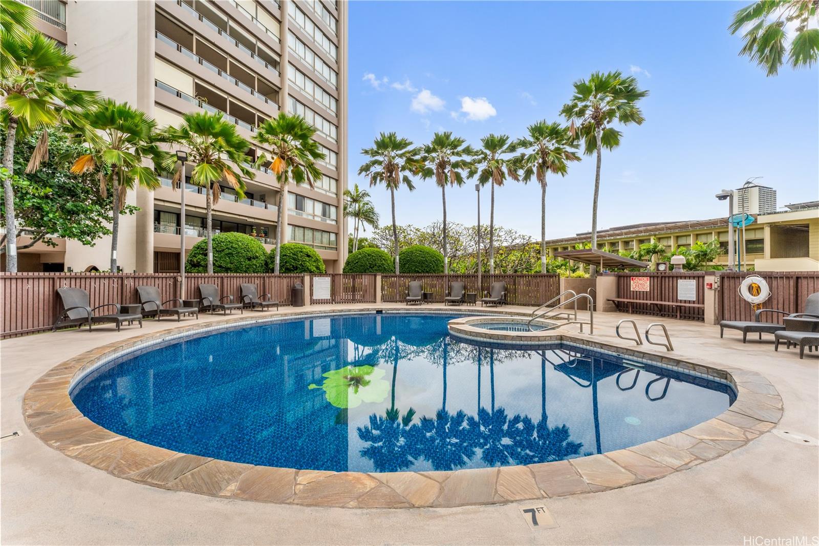 Royal Iolani condo # 3704, Honolulu, Hawaii - photo 20 of 25