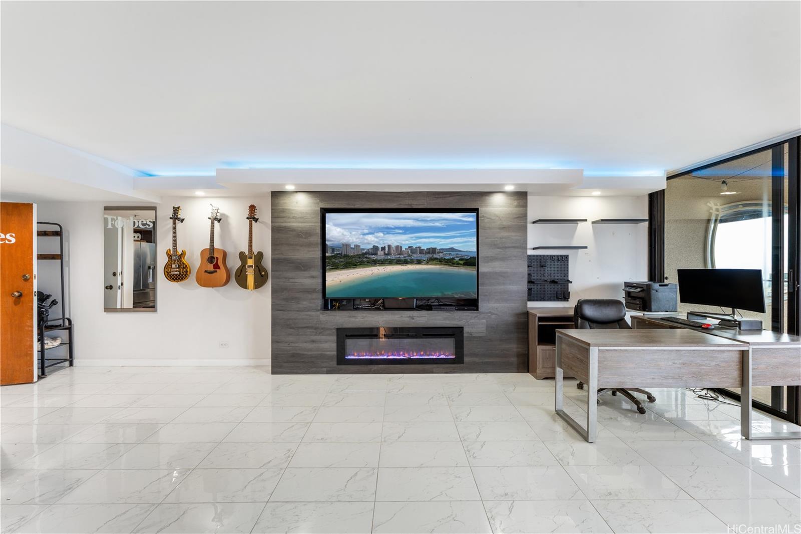 Royal Iolani condo # 3704, Honolulu, Hawaii - photo 3 of 25