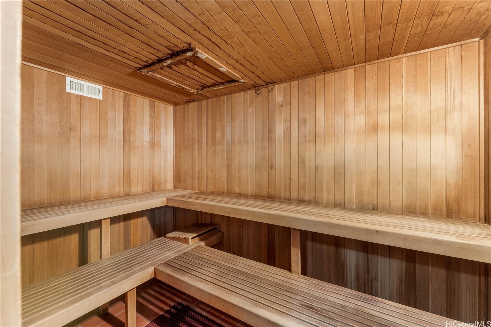 Royal Iolani condo # 3704, Honolulu, Hawaii - photo 22 of 25