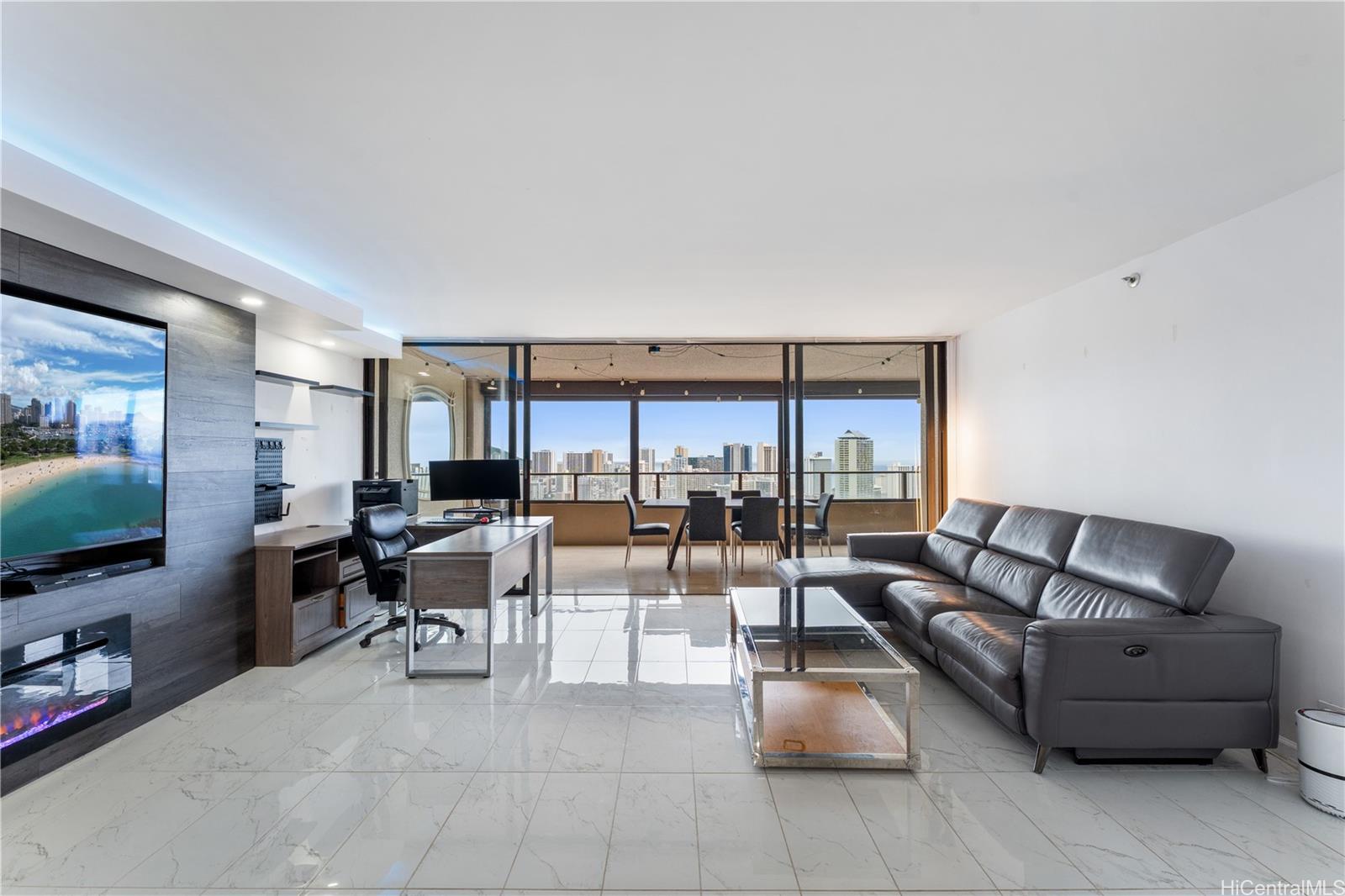 Royal Iolani condo # 3704, Honolulu, Hawaii - photo 4 of 25