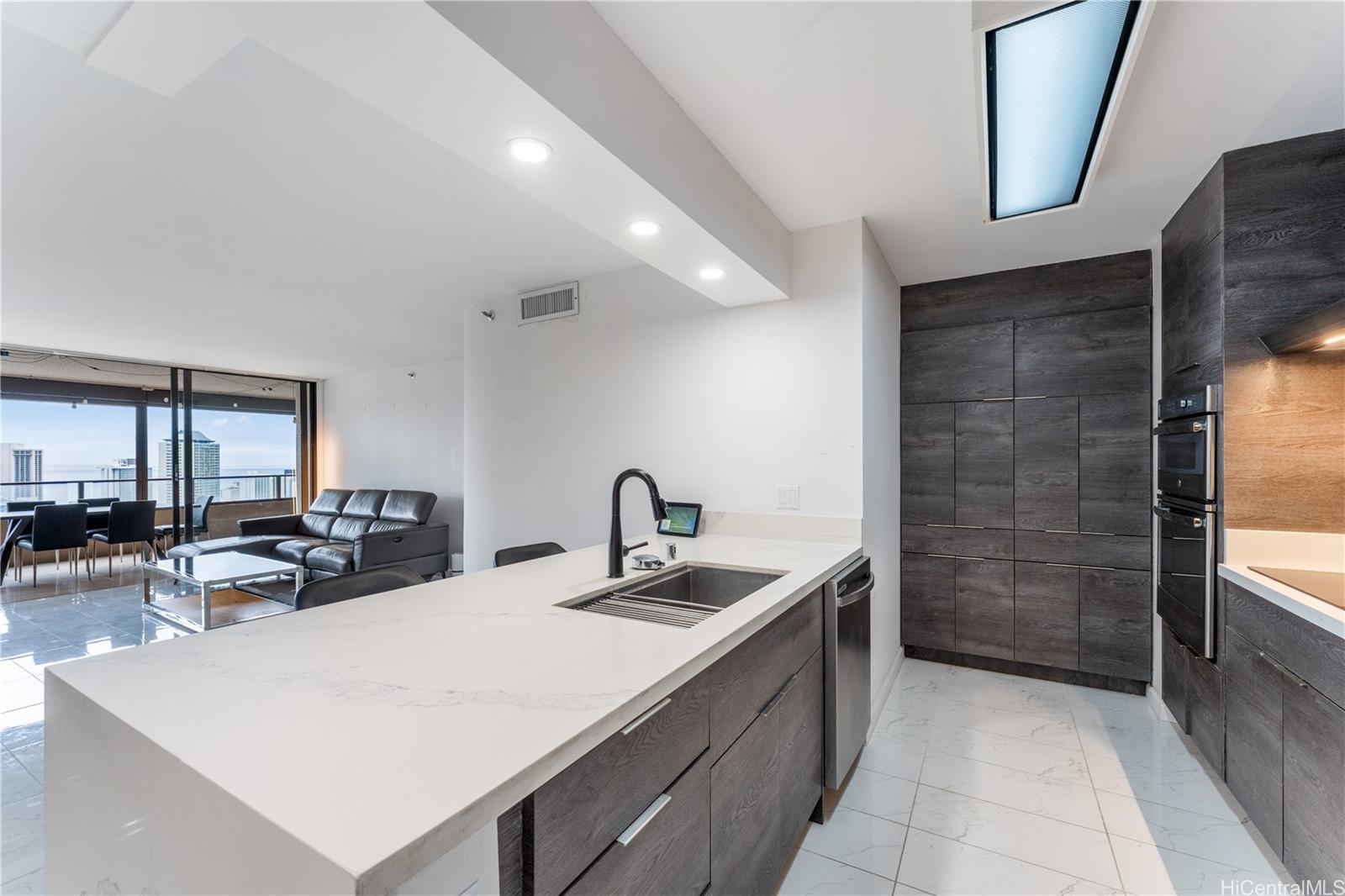 Royal Iolani condo # 3704, Honolulu, Hawaii - photo 6 of 25