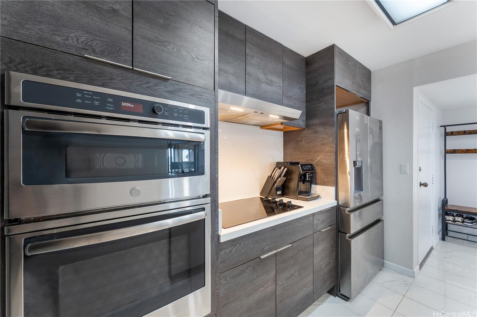 Royal Iolani condo # 3704, Honolulu, Hawaii - photo 8 of 25