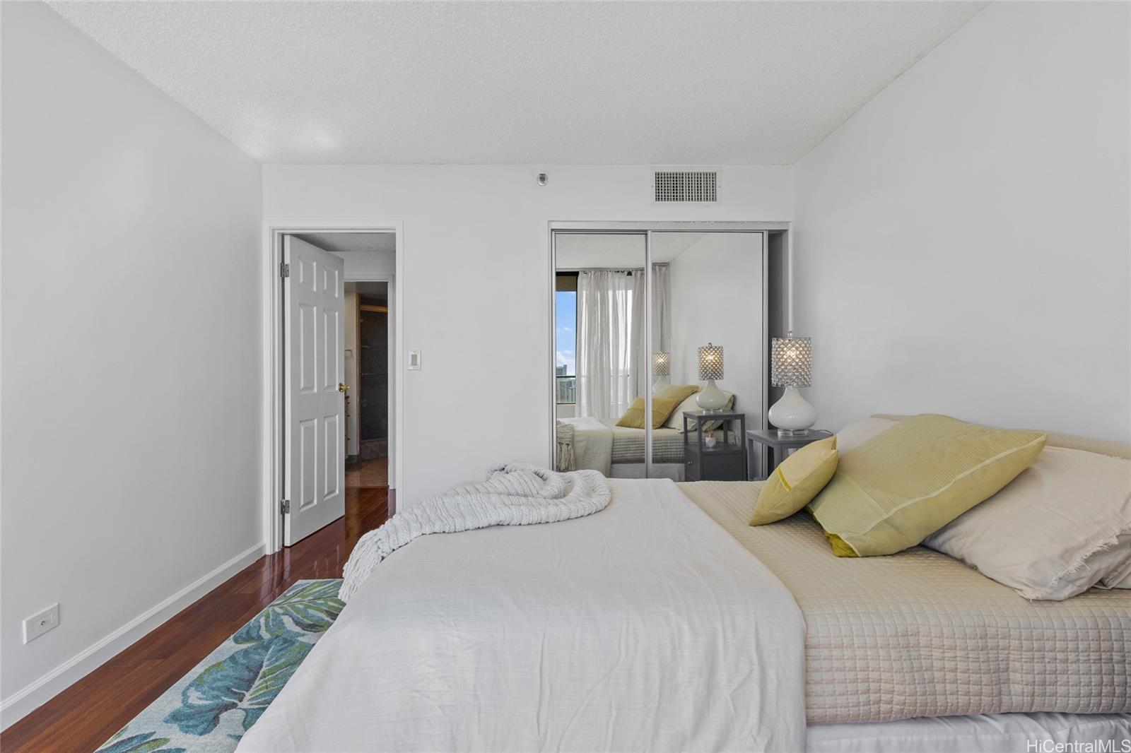 Royal Iolani condo # 3802, Honolulu, Hawaii - photo 11 of 25