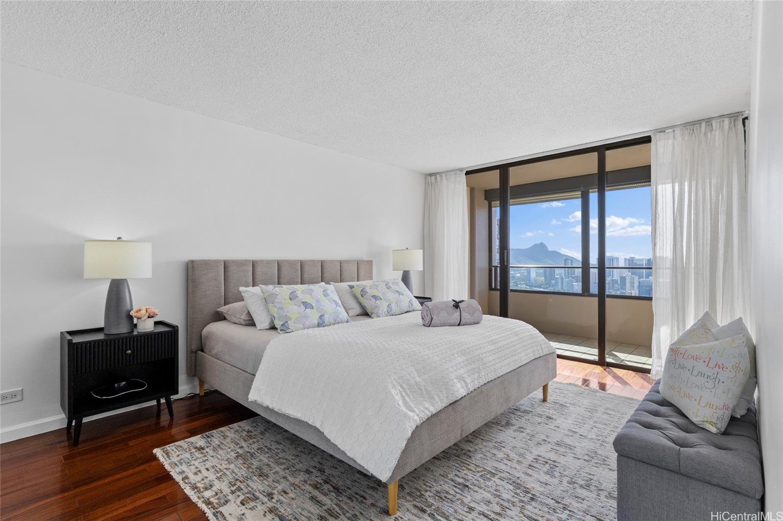 Royal Iolani condo # 3802, Honolulu, Hawaii - photo 6 of 25