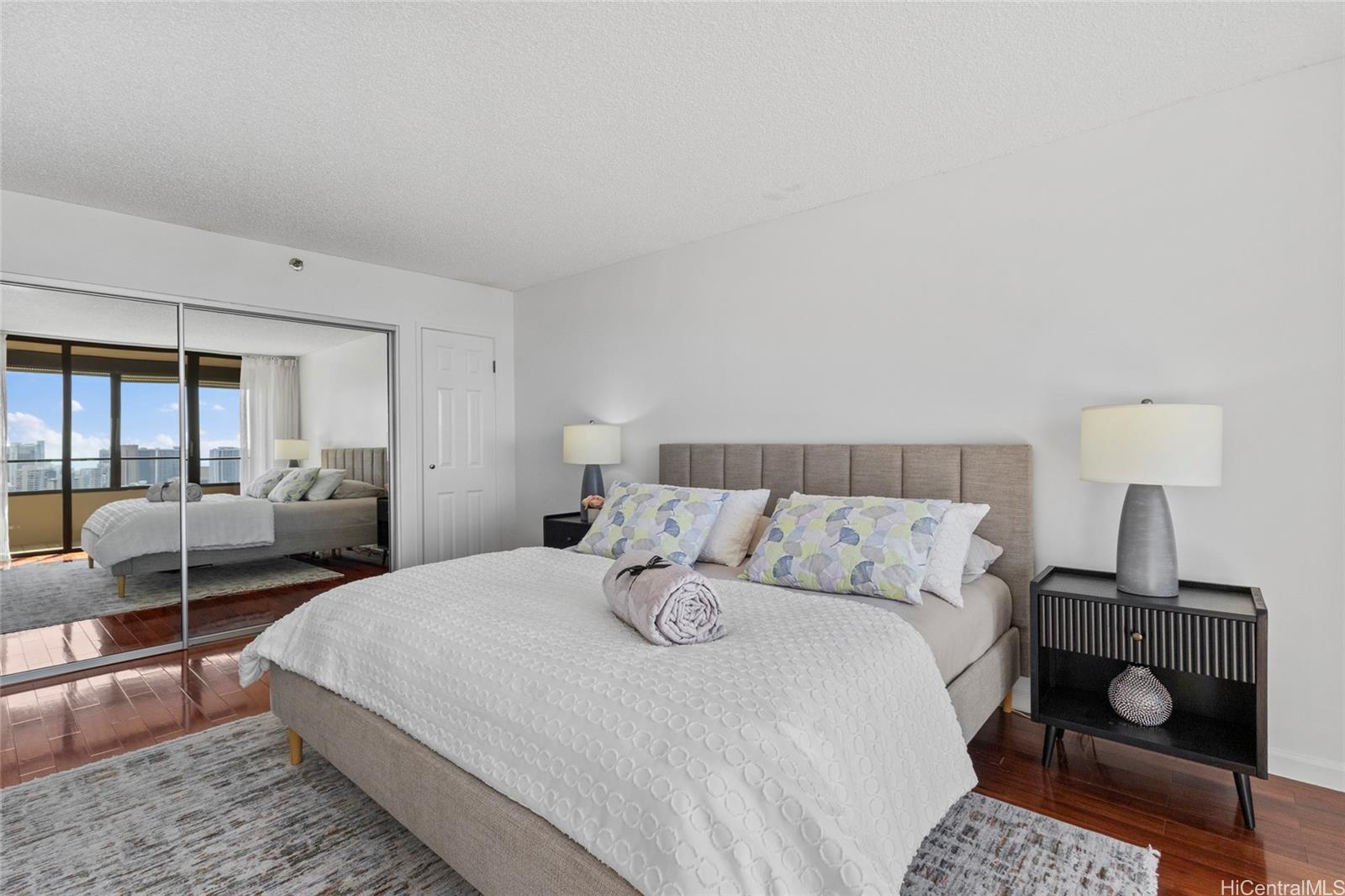 Royal Iolani condo # 3802, Honolulu, Hawaii - photo 7 of 25