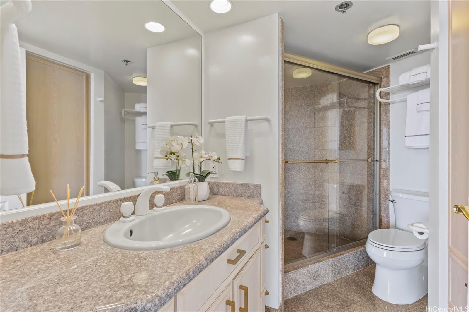 Royal Iolani condo # 3802, Honolulu, Hawaii - photo 9 of 25