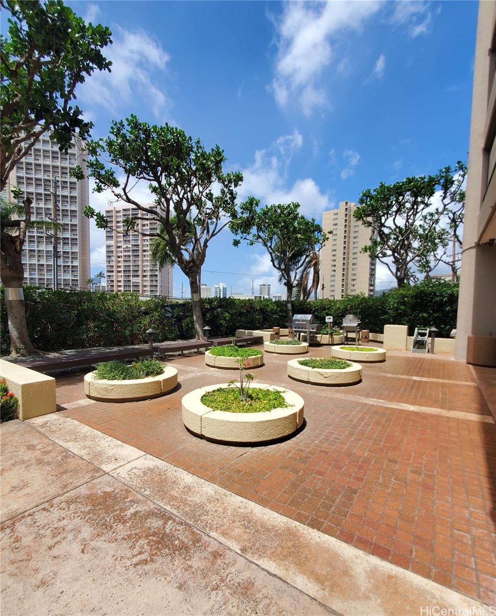 Royal Iolani condo # 504, Honolulu, Hawaii - photo 12 of 15