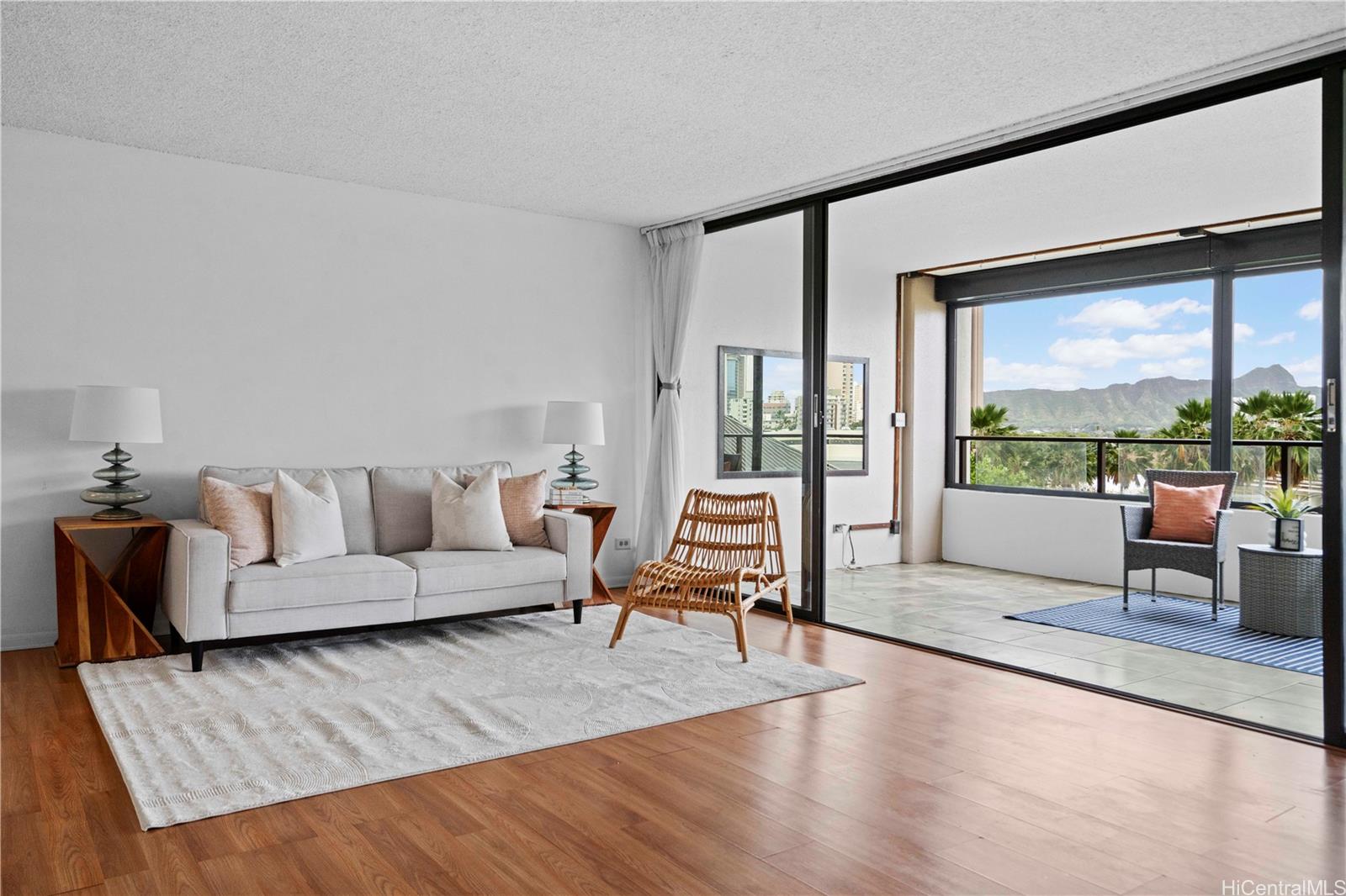 Royal Iolani condo # 504, Honolulu, Hawaii - photo 2 of 4