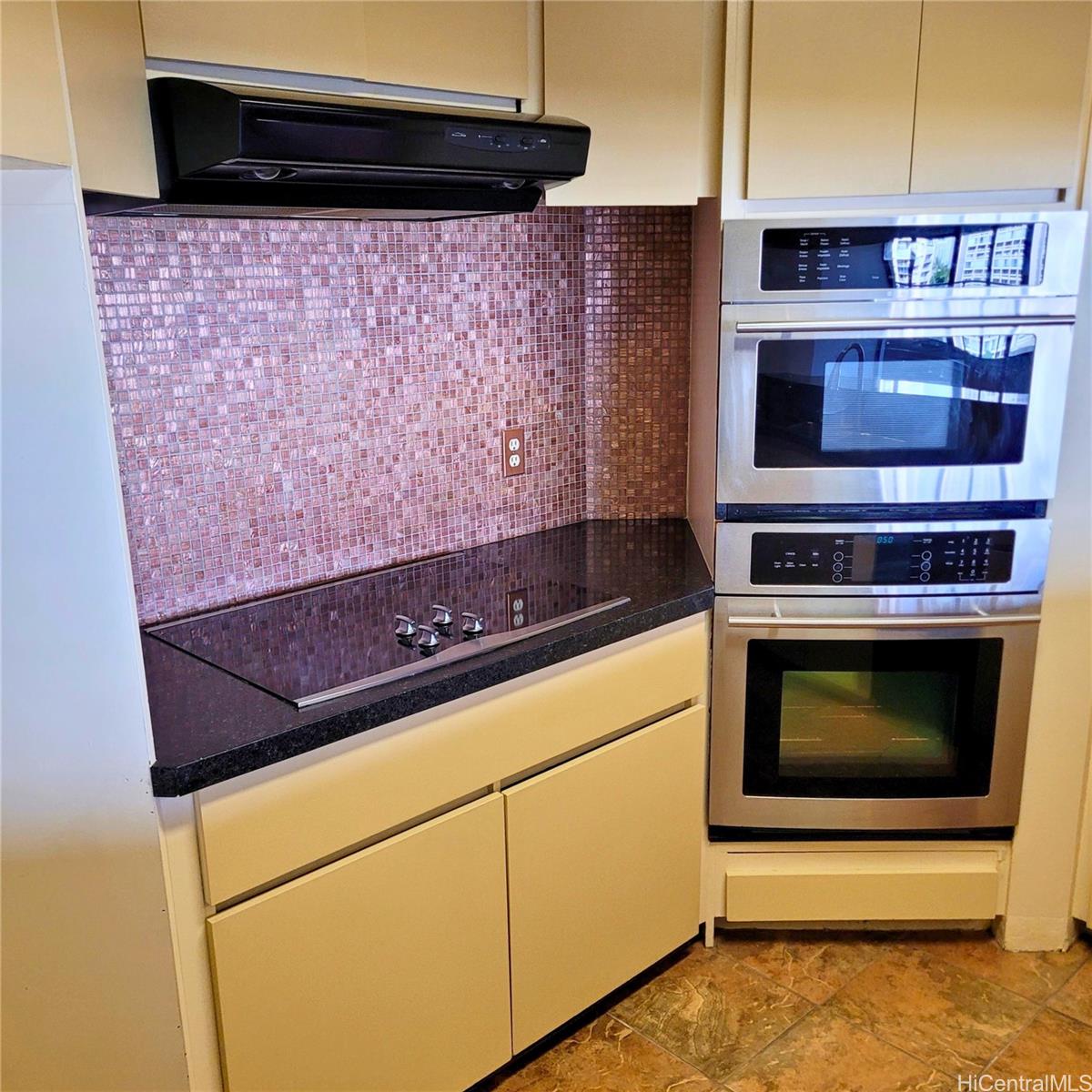 Royal Iolani condo # 908, Honolulu, Hawaii - photo 3 of 25