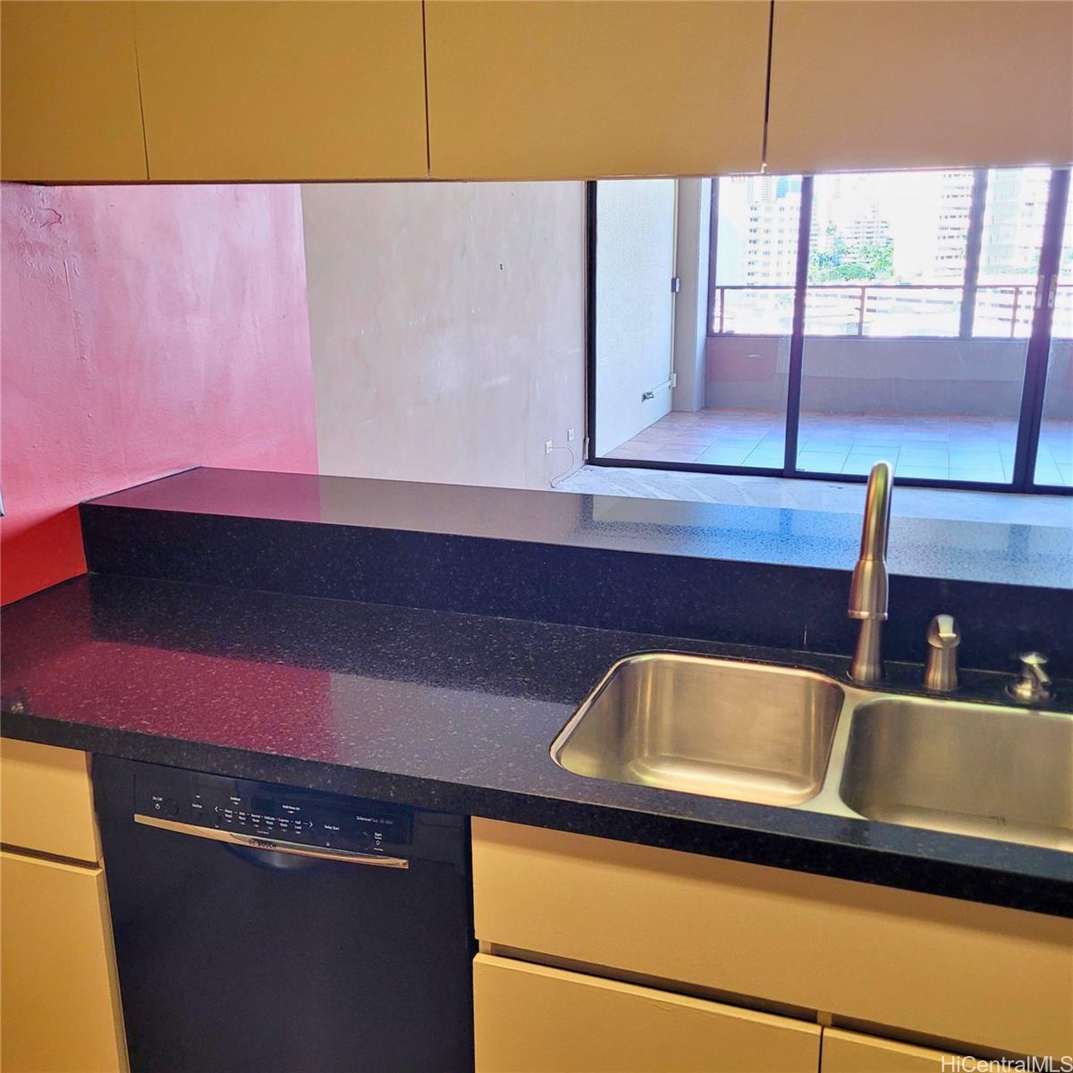 Royal Iolani condo # 908, Honolulu, Hawaii - photo 5 of 25