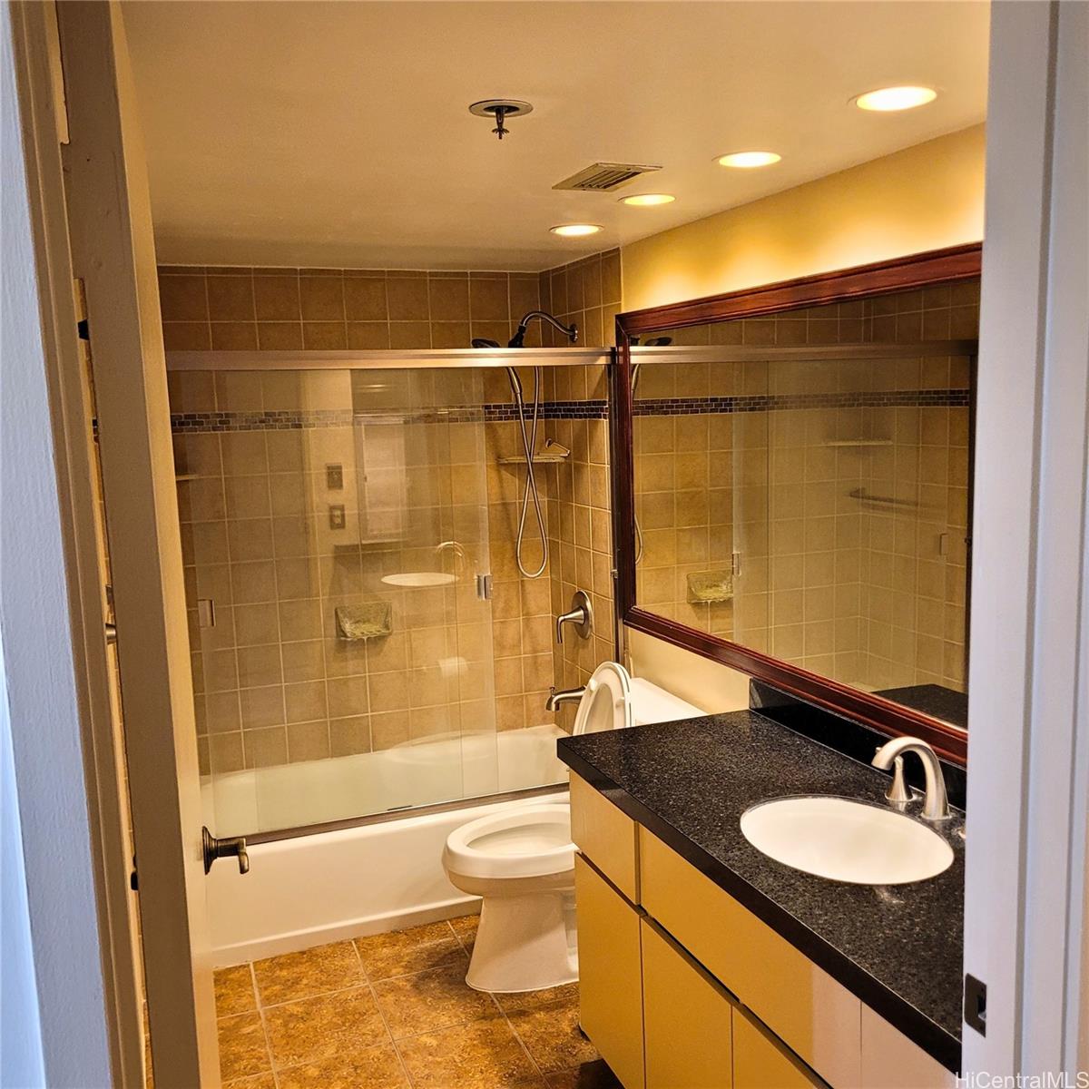 Royal Iolani condo # 908, Honolulu, Hawaii - photo 10 of 25