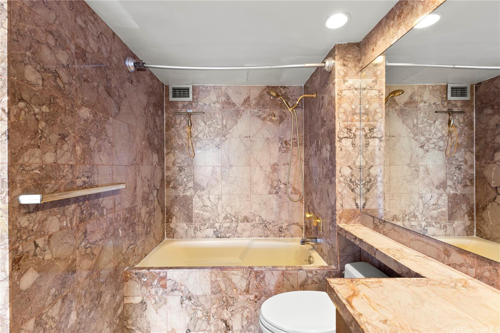 Royal Iolani condo # PH4, Honolulu, Hawaii - photo 13 of 25