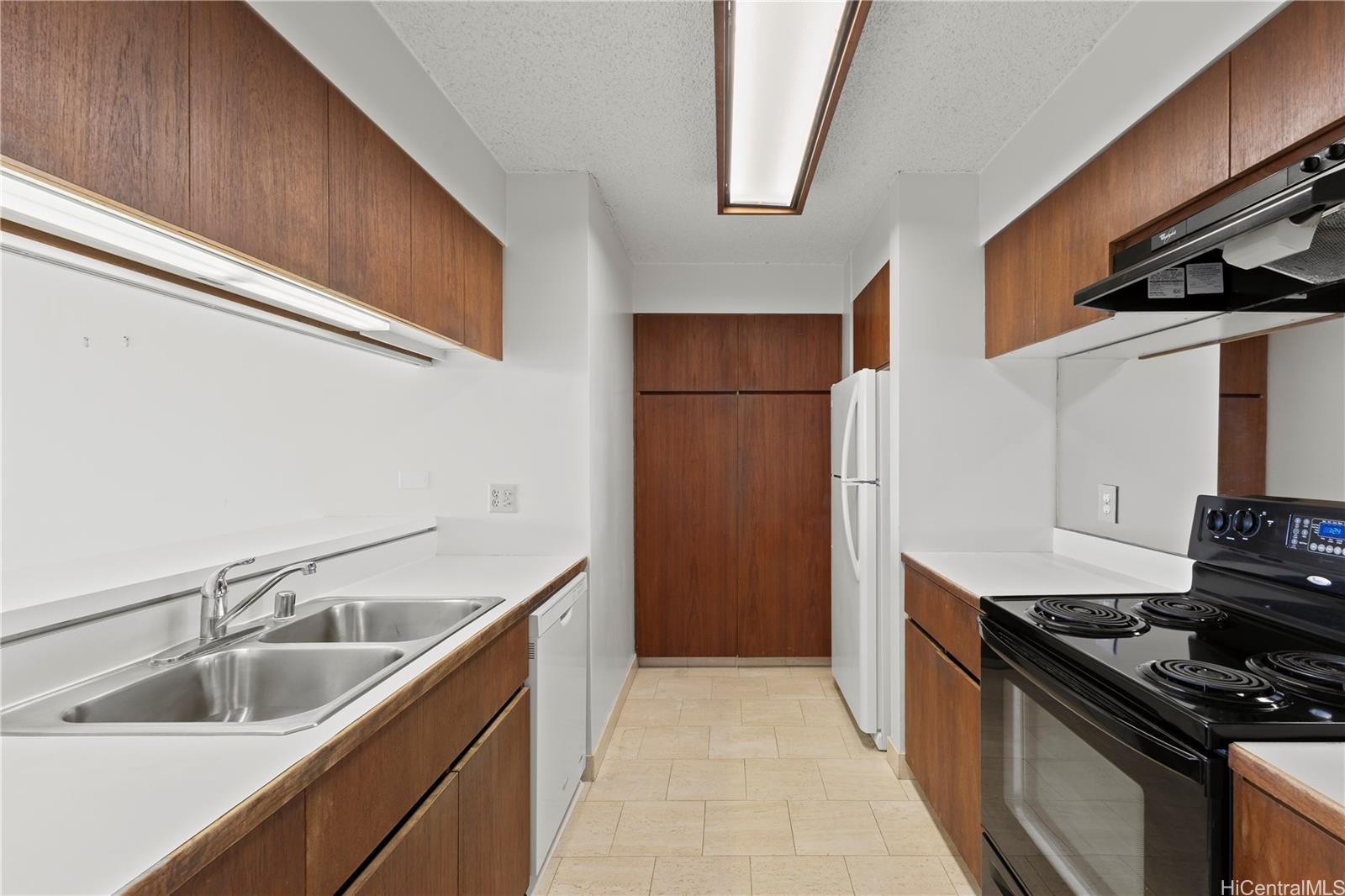 Royal Iolani condo # PH4, Honolulu, Hawaii - photo 7 of 25